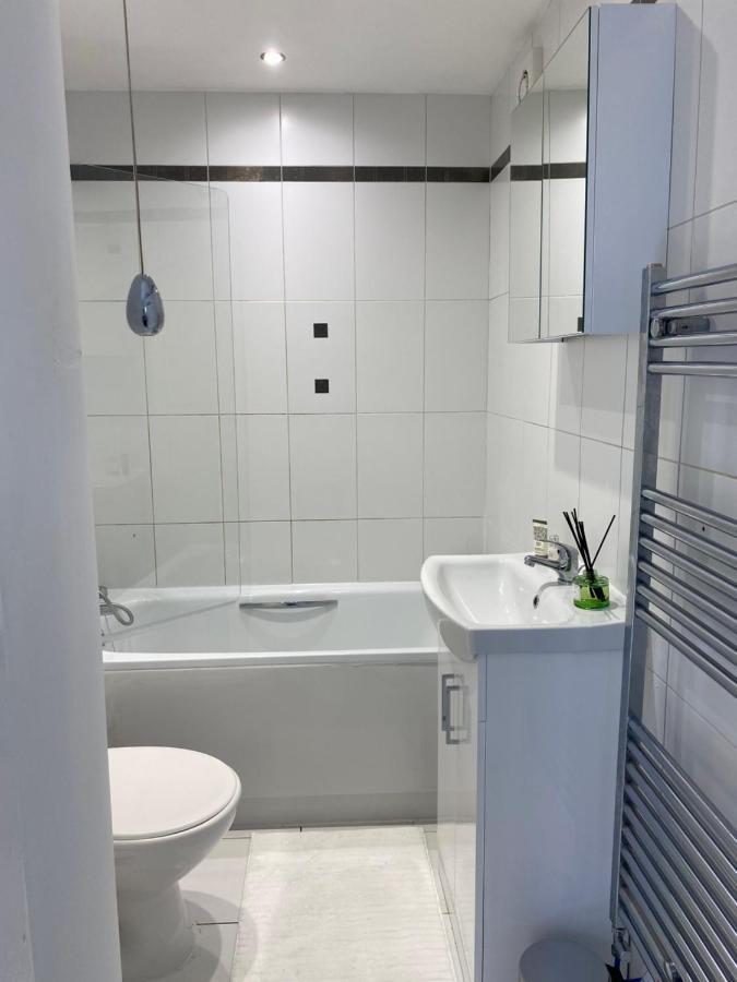Central Leeds Townhouse With Private Roof Garden Sleeps 4 Kültér fotó