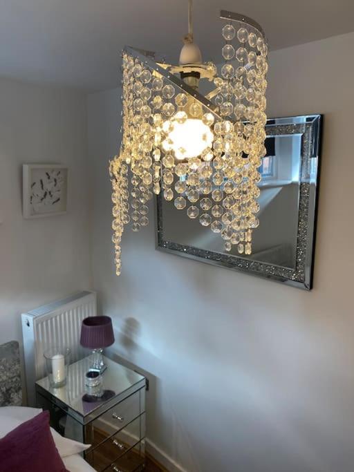 Central Leeds Townhouse With Private Roof Garden Sleeps 4 Kültér fotó