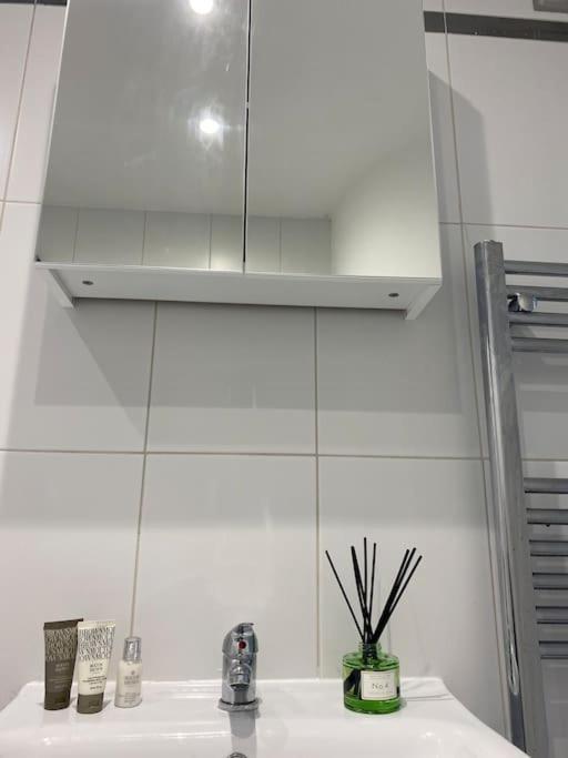 Central Leeds Townhouse With Private Roof Garden Sleeps 4 Kültér fotó