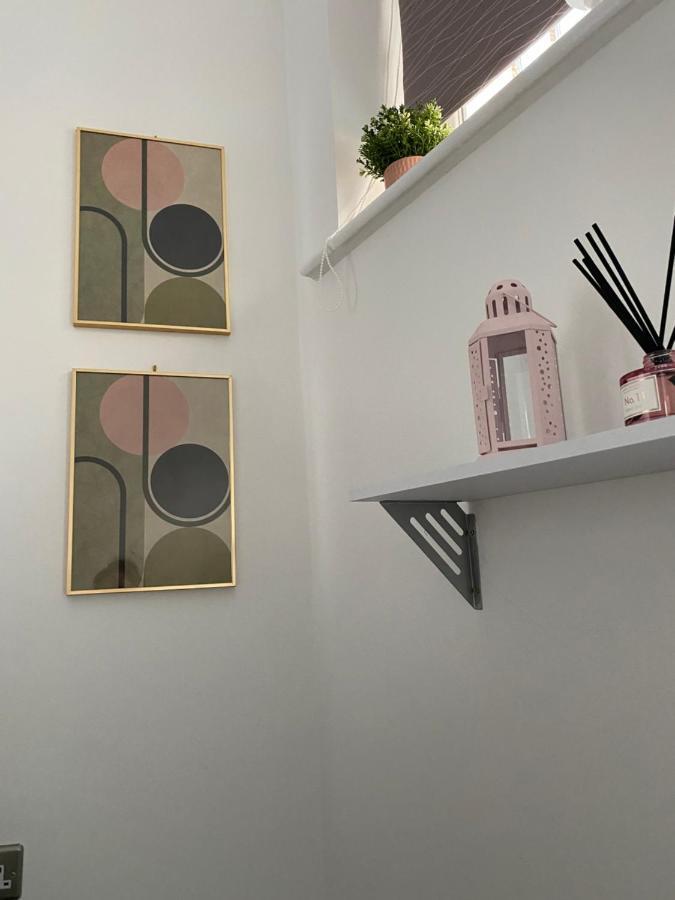 Central Leeds Townhouse With Private Roof Garden Sleeps 4 Kültér fotó