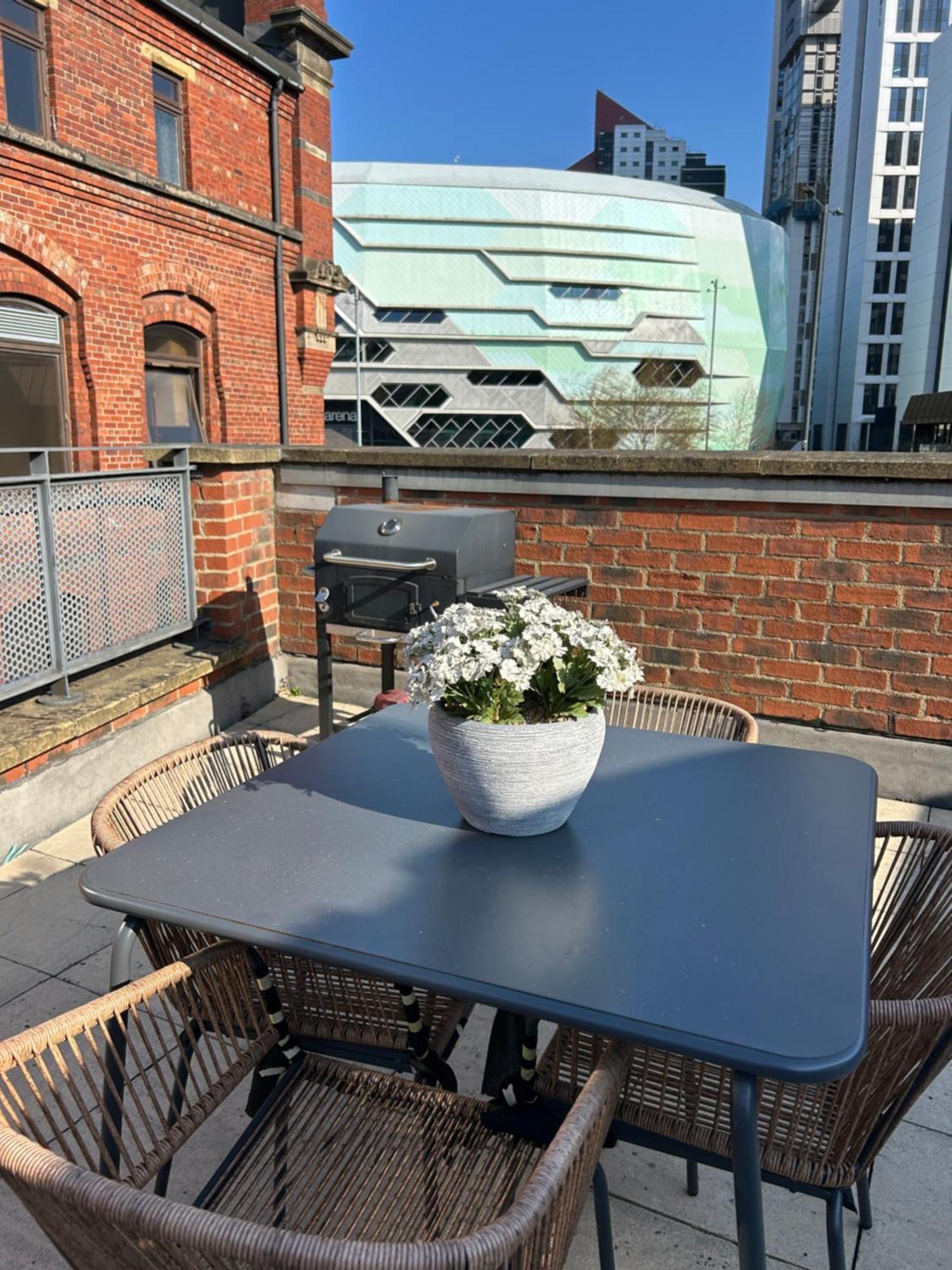 Central Leeds Townhouse With Private Roof Garden Sleeps 4 Kültér fotó