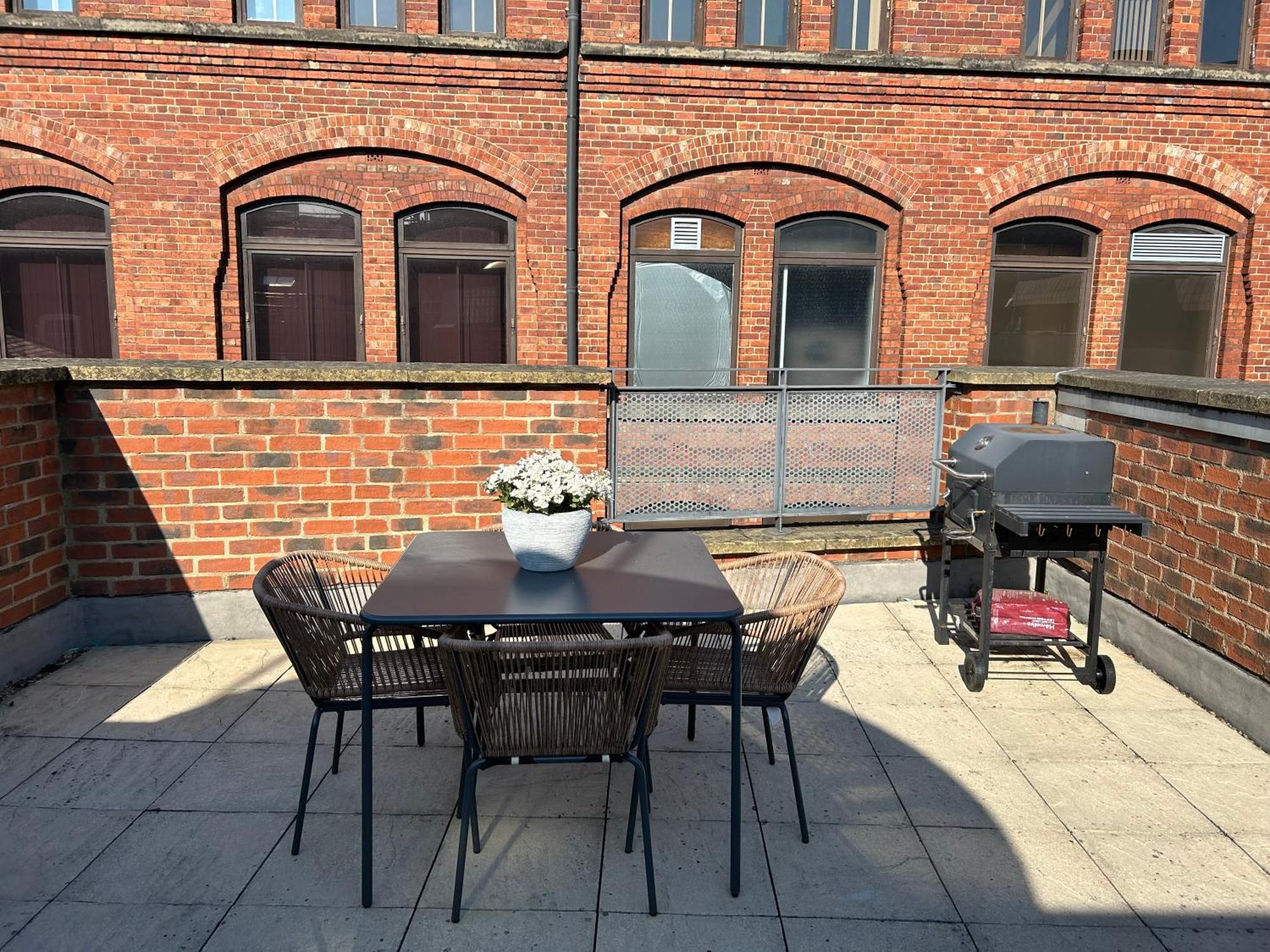 Central Leeds Townhouse With Private Roof Garden Sleeps 4 Kültér fotó